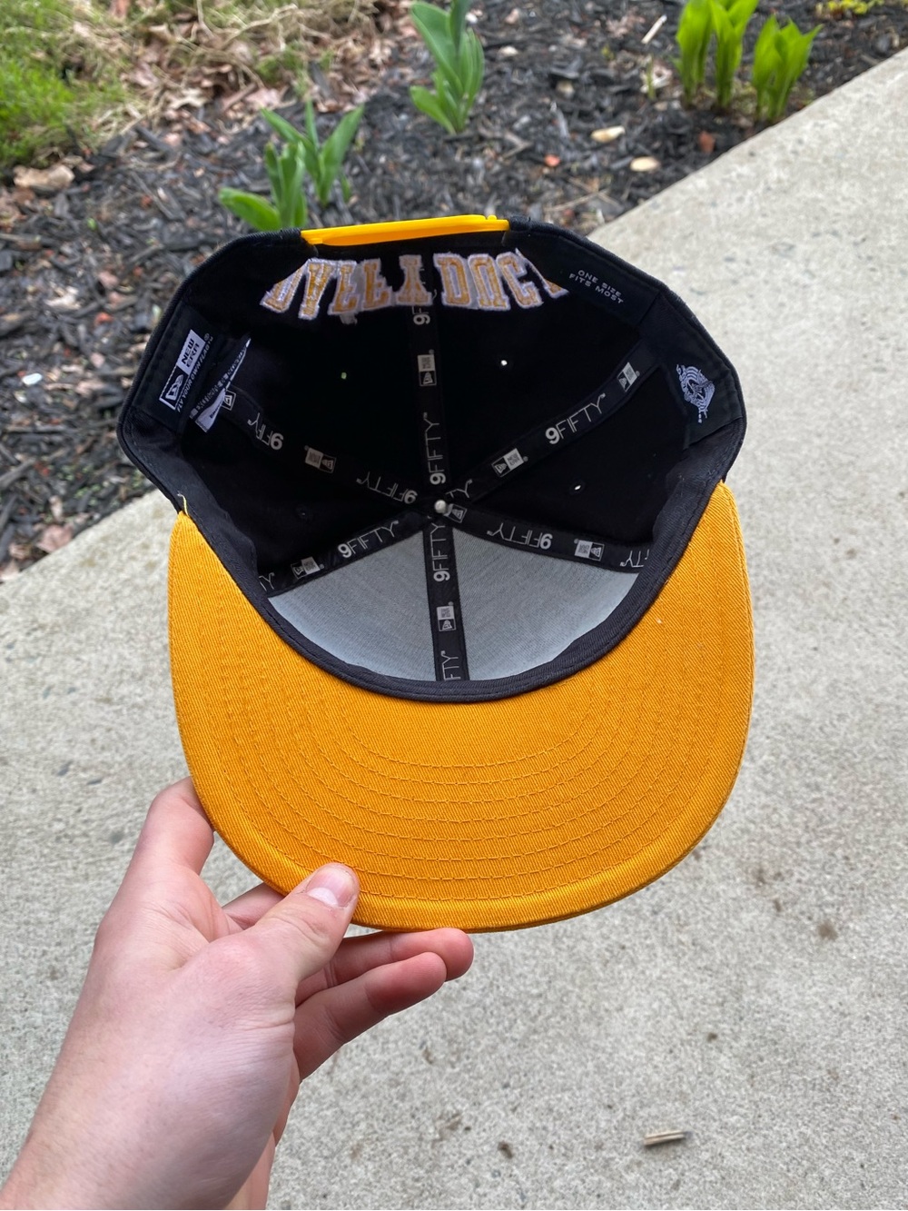 Daffy Duck New Era Baseball Snapback Cap - Picture 3 of 6
